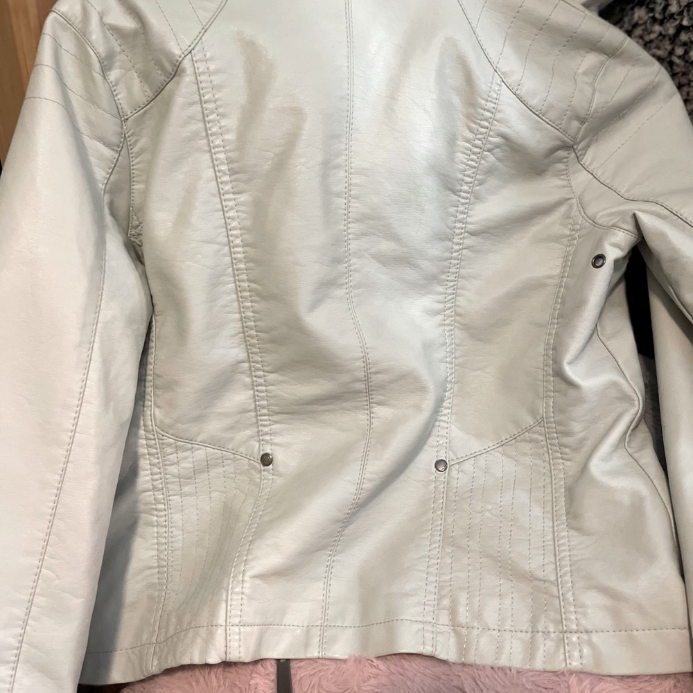 Leather jacket - Picture 3 of 3